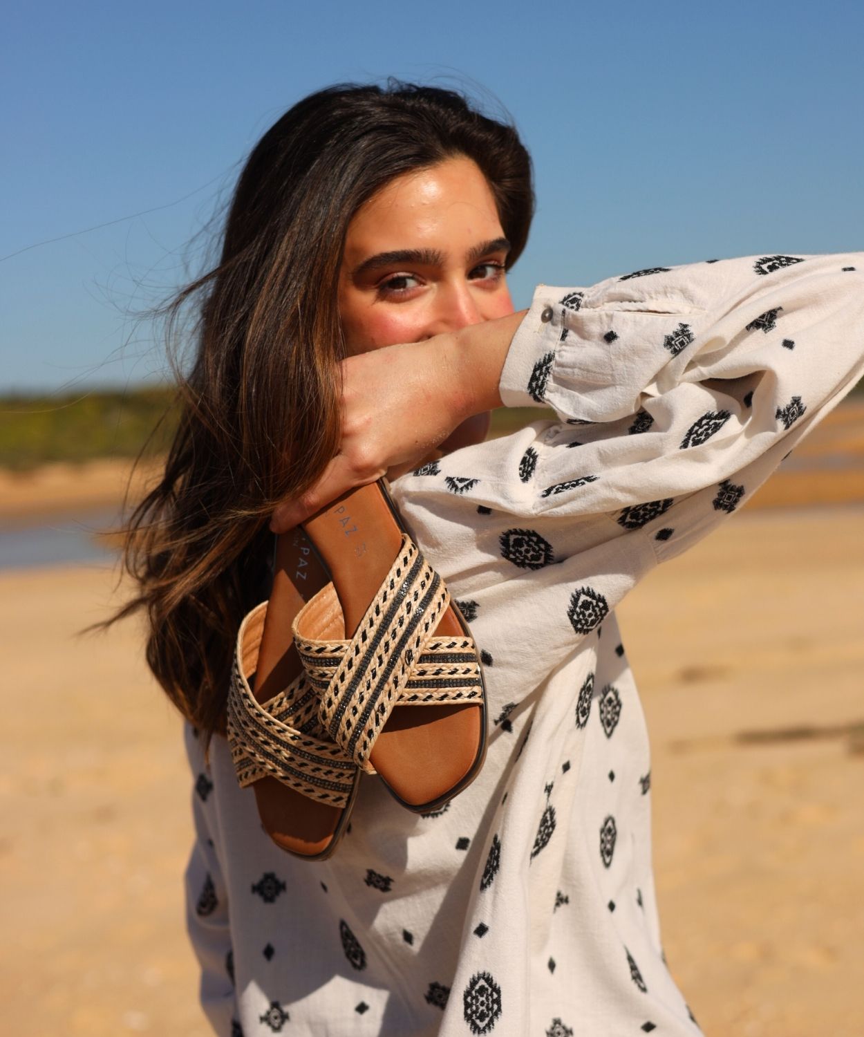 Sandalias planas cruceta brillo